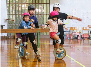 【名護市内小学校×FMやんばる企画】屋部小中山分校で「感謝の心を伝える会」　児童9人、地元事業者招き